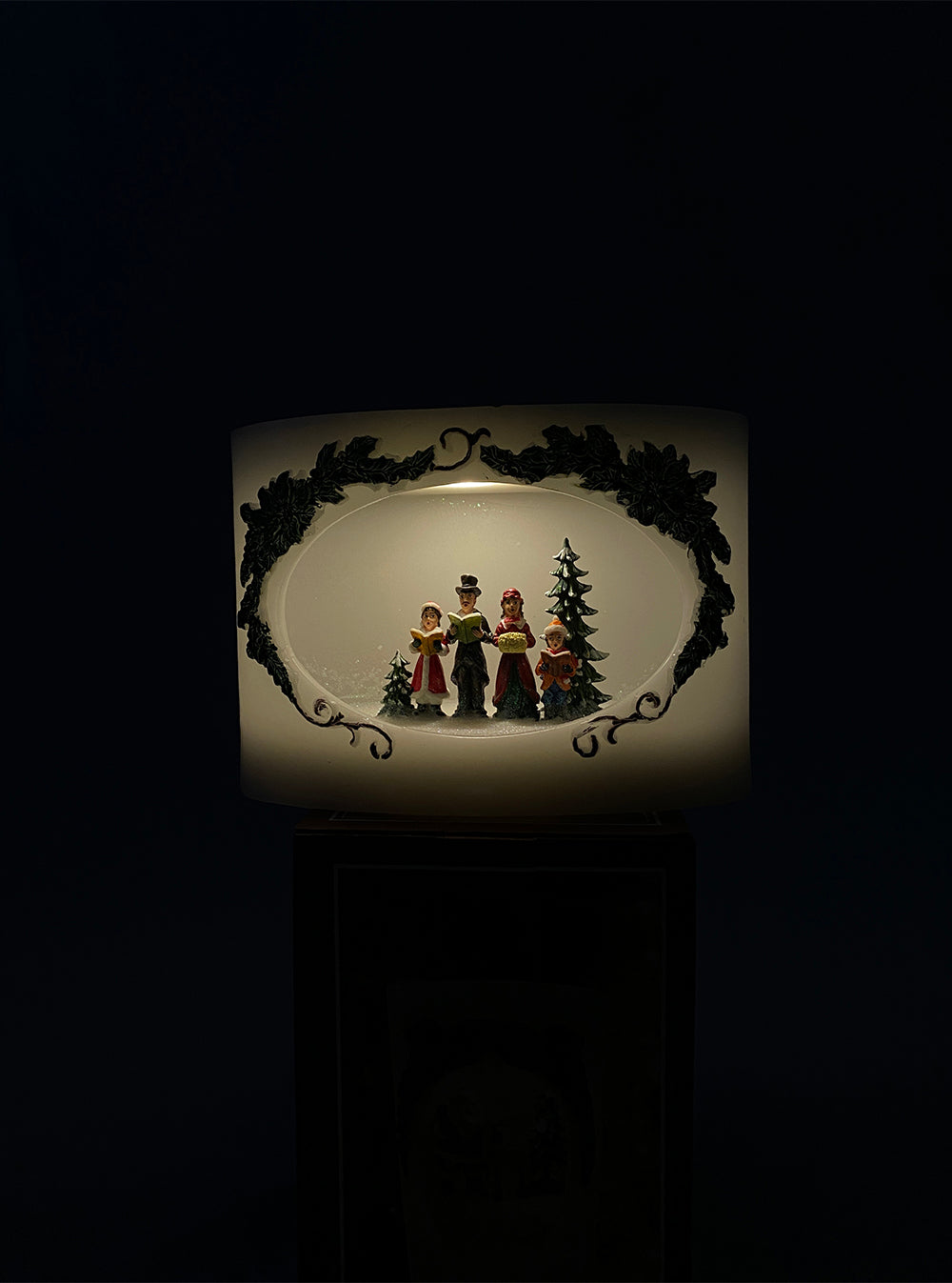 19.5cm Oval Candle Singing Carol