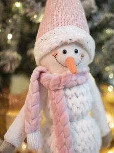 Sitting Snowman Toy in Pink (Pollyanna)