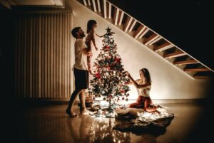 POLLYANNA GUIDE TO DECORATING CHRISTMAS TREE artificial tree