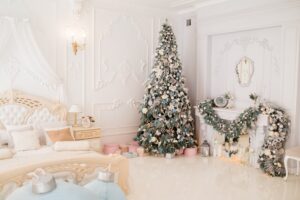 POLLYANNA GUIDE TO DECORATING CHRISTMAS TREE artificial tree
