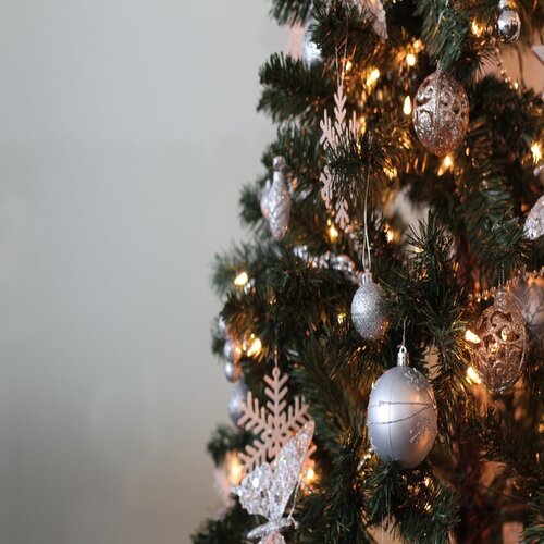 The POLLYANNA's Complete Guide to Decorating your Christmas Tree